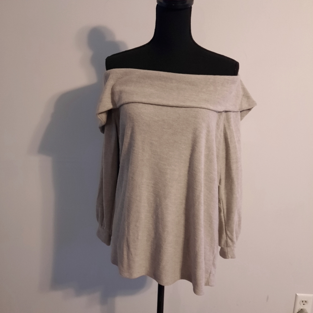 Off-Shoulder Sweater Size OX - Picture 12 of 13